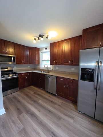 118 N Washington Street, Carpentersville, IL 60110