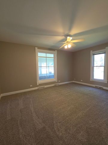 118 N Washington Street, Carpentersville, IL 60110