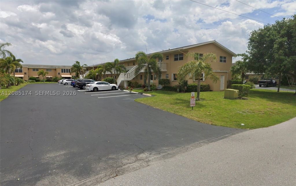 2102 NE 1st Way 102, Boynton Beach, FL 33435