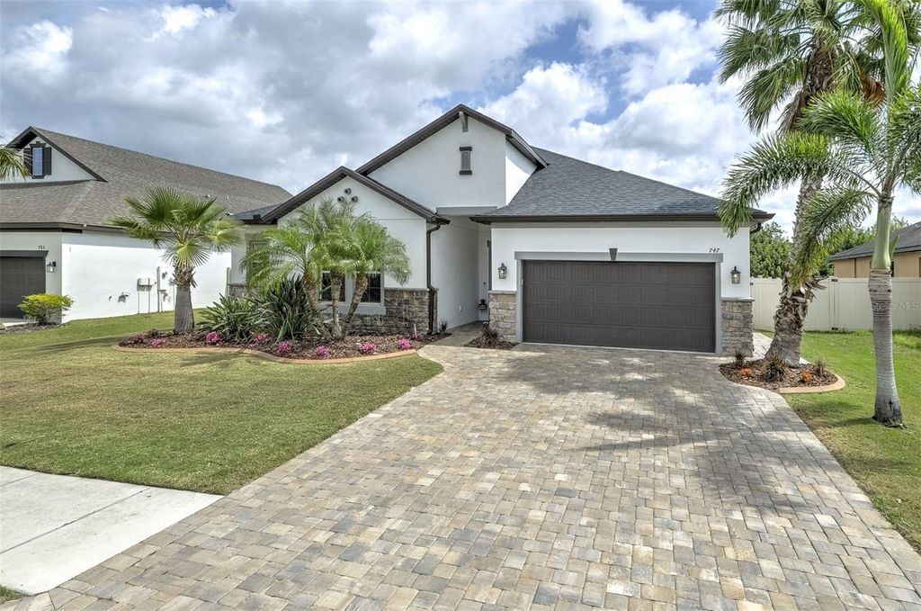 Image 2 of property listing at 747 116TH COURT NE, Bradenton, FL 34212