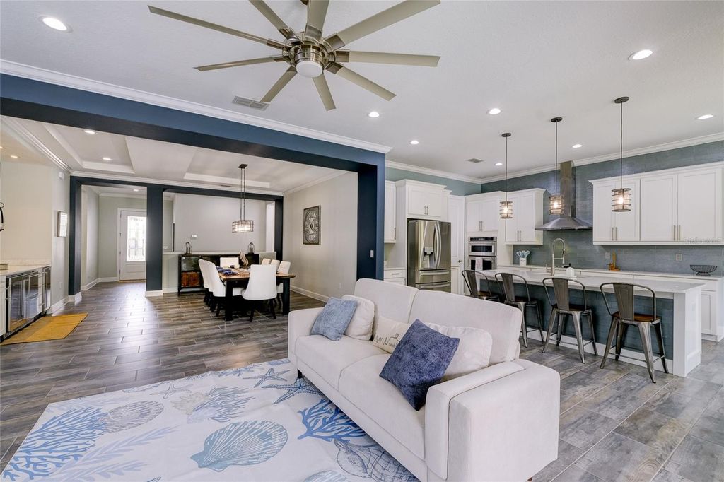 Image 15 of property listing at 747 116TH COURT NE, Bradenton, FL 34212