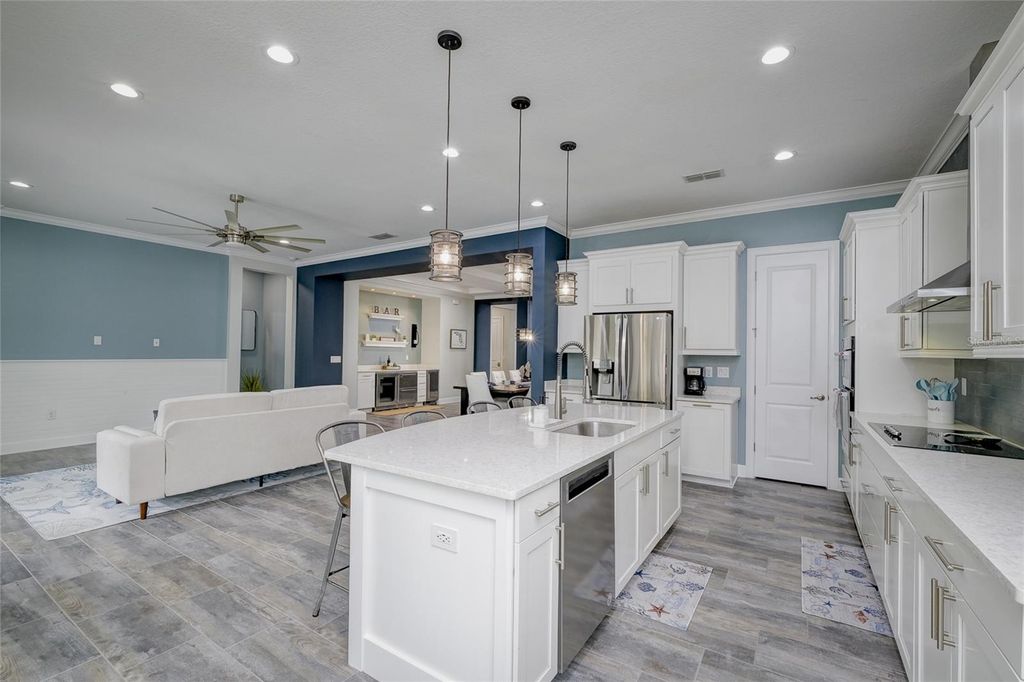 Image 24 of property listing at 747 116TH COURT NE, Bradenton, FL 34212