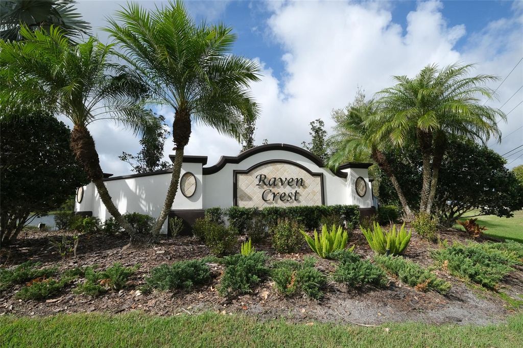 Image 4 of property listing at 747 116TH COURT NE, Bradenton, FL 34212