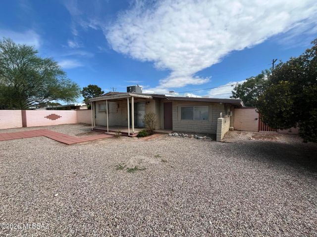 5111 E Peach Street, Tucson, AZ 85712