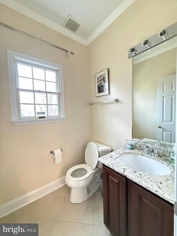 1742 VALLEY AVE, Mclean, VA 22101