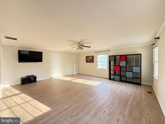 1742 VALLEY AVE, Mclean, VA 22101