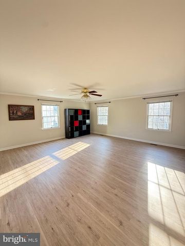 1742 VALLEY AVE, Mclean, VA 22101