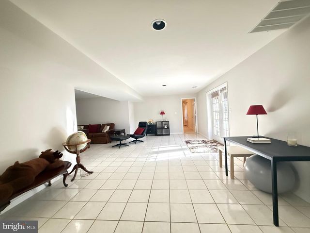 1742 VALLEY AVE, Mclean, VA 22101