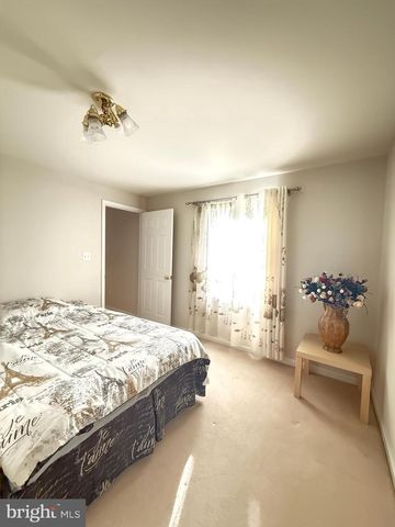 1742 VALLEY AVE, Mclean, VA 22101