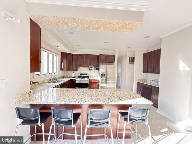 1742 VALLEY AVE, Mclean, VA 22101