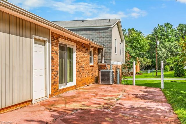 101 Asheview Court, King, NC 27021