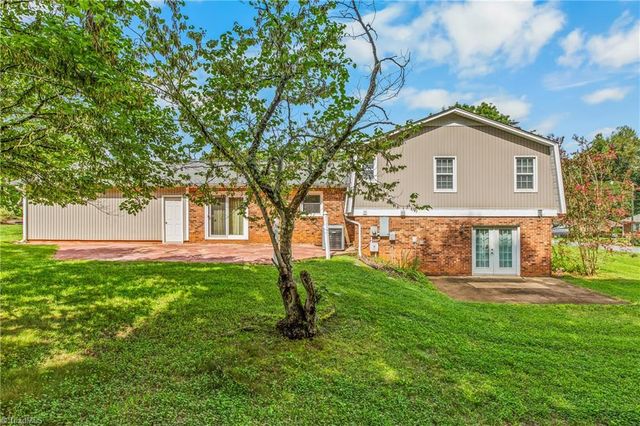 101 Asheview Court, King, NC 27021