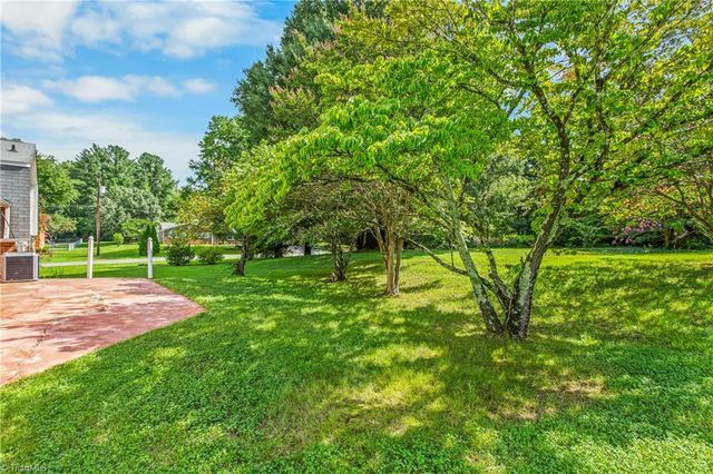101 Asheview Court, King, NC 27021