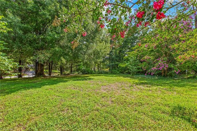 101 Asheview Court, King, NC 27021