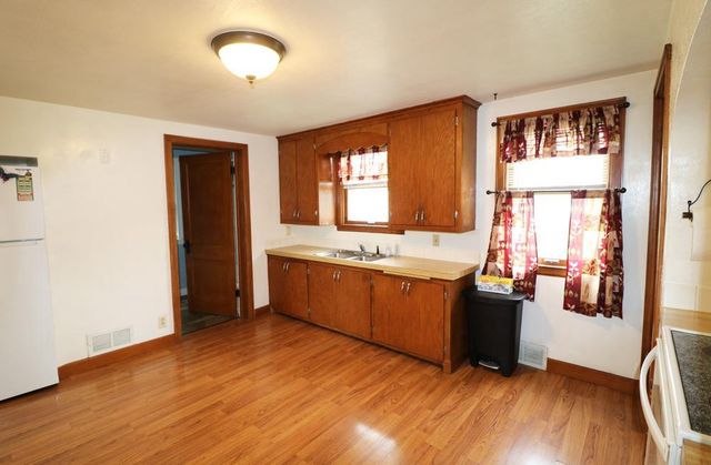 322 E NORTH AVENUE, Little Chute, WI 54140