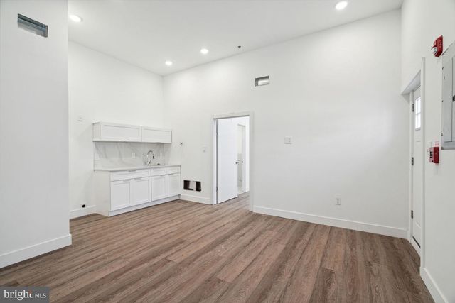 5164 RIDGE AVE, Philadelphia, PA 19128