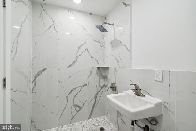 5164 RIDGE AVE, Philadelphia, PA 19128