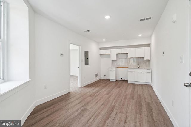 5164 RIDGE AVE, Philadelphia, PA 19128