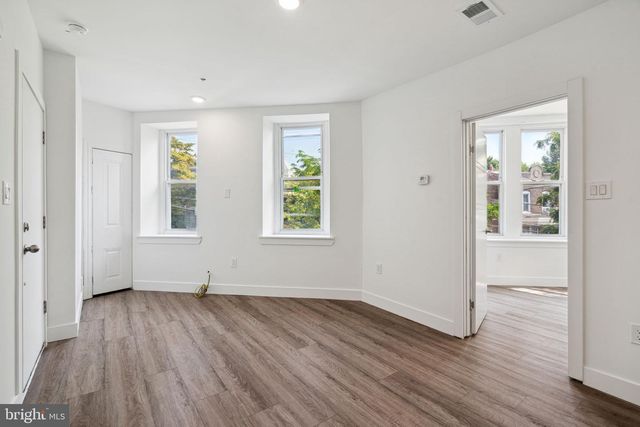 5164 RIDGE AVE, Philadelphia, PA 19128