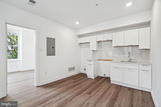 5164 RIDGE AVE, Philadelphia, PA 19128
