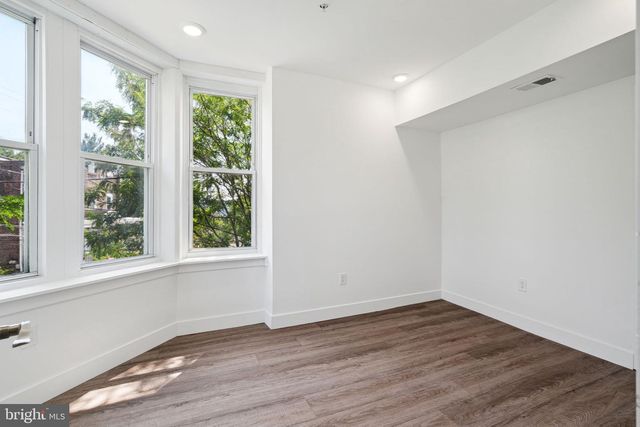 5164 RIDGE AVE, Philadelphia, PA 19128