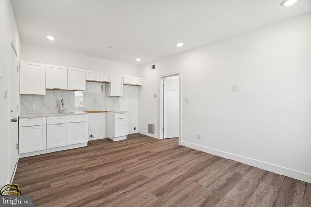 5164 RIDGE AVE, Philadelphia, PA 19128