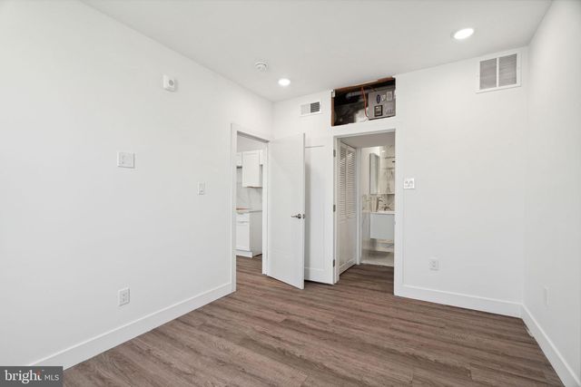 5164 RIDGE AVE, Philadelphia, PA 19128