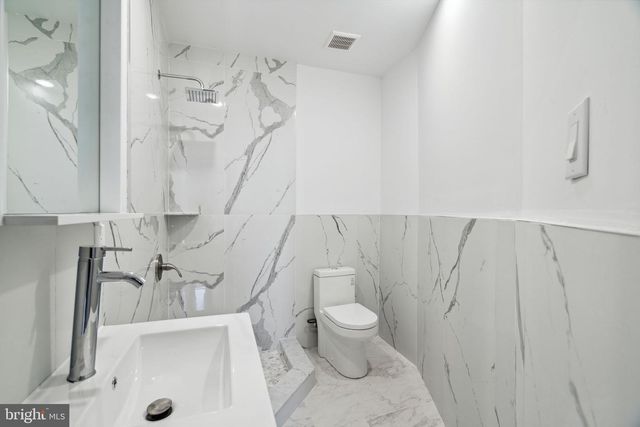 5164 RIDGE AVE, Philadelphia, PA 19128