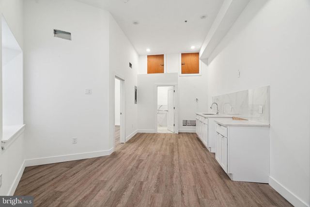 5164 RIDGE AVE, Philadelphia, PA 19128