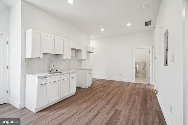 5164 RIDGE AVE, Philadelphia, PA 19128