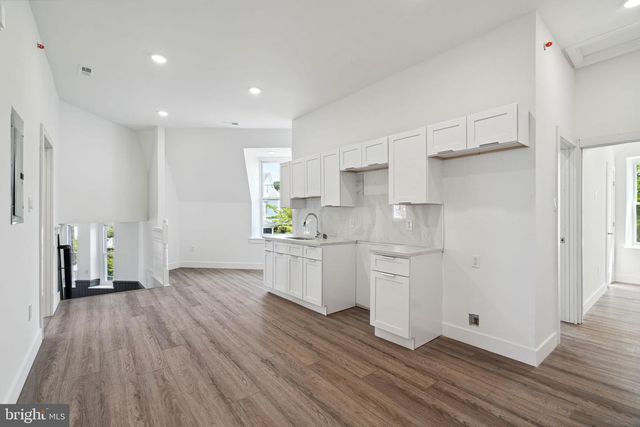5164 RIDGE AVE, Philadelphia, PA 19128
