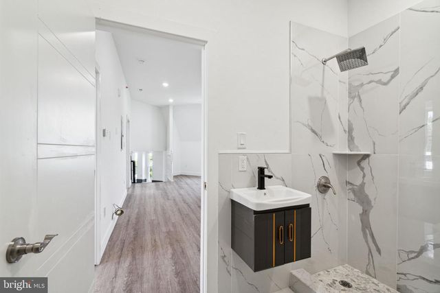 5164 RIDGE AVE, Philadelphia, PA 19128