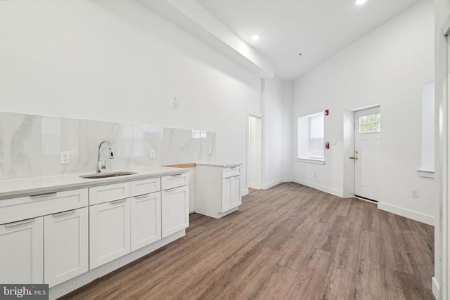 5164 RIDGE AVE, Philadelphia, PA 19128