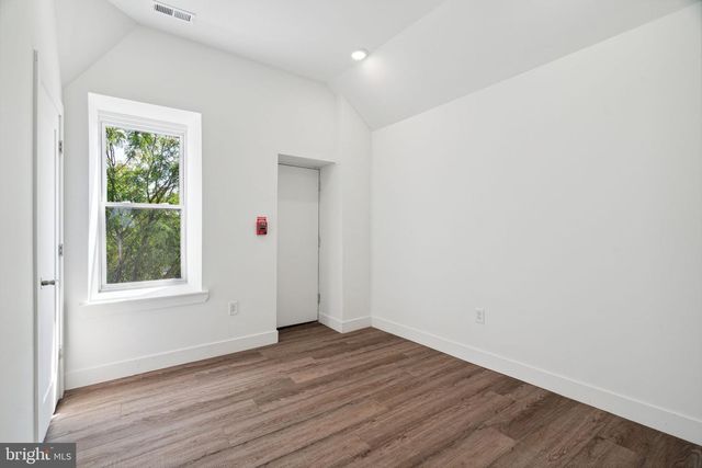 5164 RIDGE AVE, Philadelphia, PA 19128