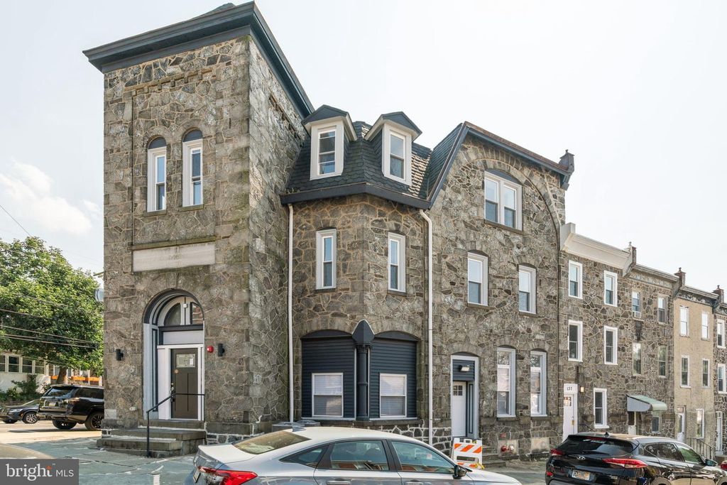 5164 RIDGE AVE, Philadelphia, PA 19128
