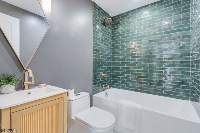 17 Berdan Ave, Fair Lawn Boro, NJ 07410
