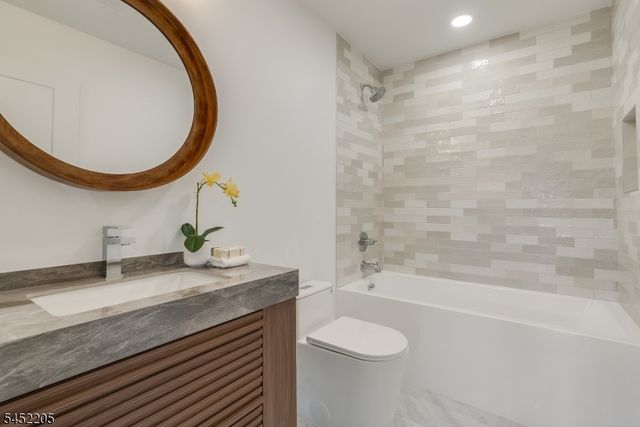 17 Berdan Ave, Fair Lawn Boro, NJ 07410