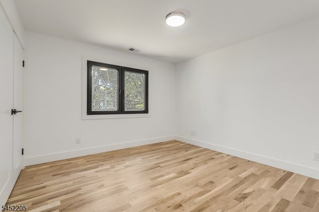 17 Berdan Ave, Fair Lawn Boro, NJ 07410
