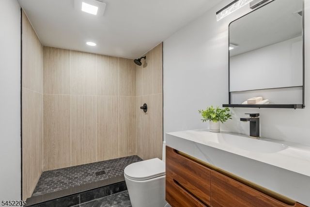17 Berdan Ave, Fair Lawn Boro, NJ 07410