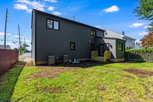 17 Berdan Ave, Fair Lawn Boro, NJ 07410
