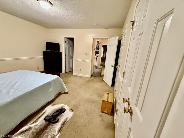 5900 King Charles Court, Clemmons, NC 27012