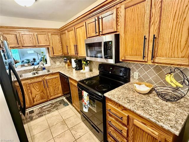5900 King Charles Court, Clemmons, NC 27012