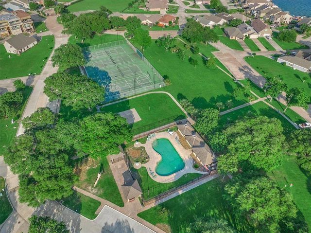 2012 Lakewood Court, Willis, TX 77318