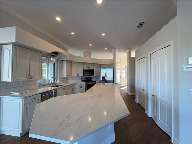 5205 FAR OAK CIRCLE, Sarasota, FL 34238