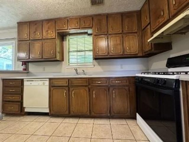 8170 Canyon Forge Drive, Riverdale, GA 30274