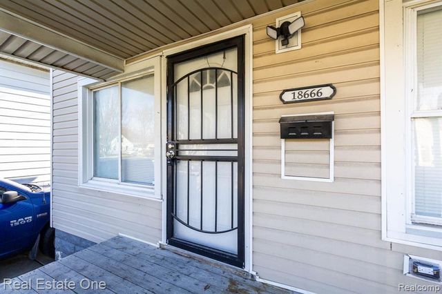 18666 Carrie Street, Detroit, MI 48234