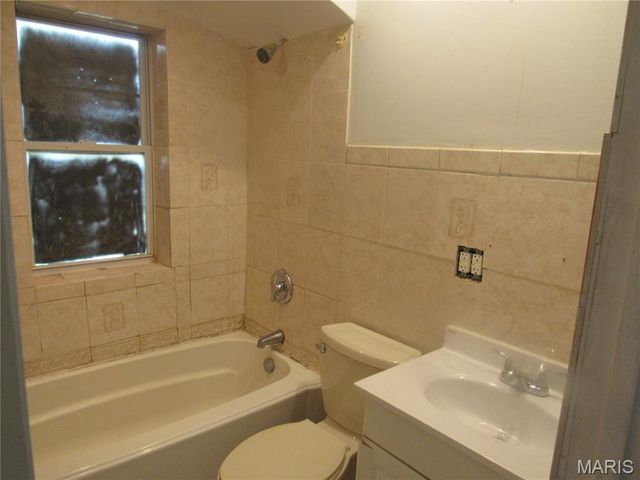 4409 Colonial Avenue, St Louis, MO 63121