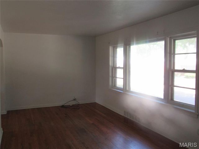 4409 Colonial Avenue, St Louis, MO 63121