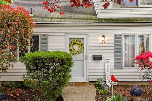 58 Oxford Street, Roslyn Heights, NY 11577