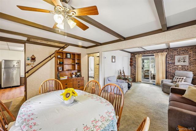 58 Oxford Street, Roslyn Heights, NY 11577